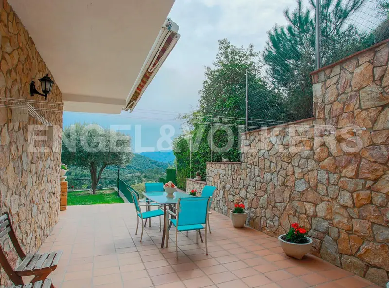 Chalet en Dosrius con Piscina Privada y Vistas Despejadas