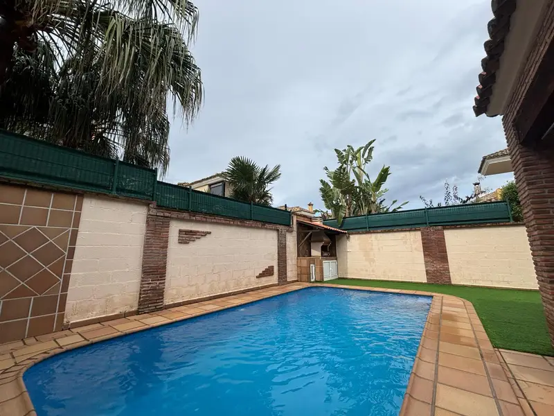 Chalet 3 Dormitorios Los Pinos Algeciras