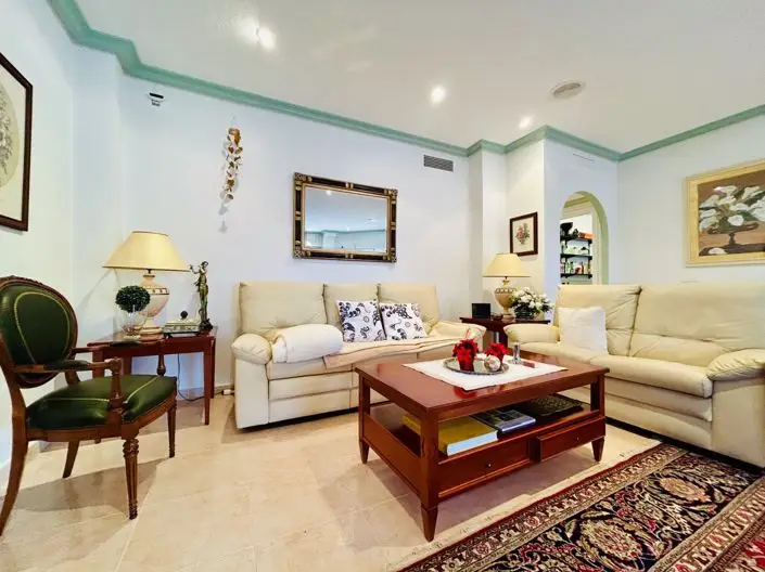 Villa de 4 Dormitorios en Venta Benferri