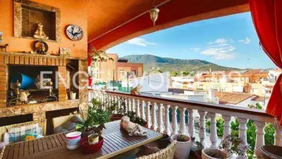 Chalet en Llança con Garaje y Apartamento Independiente
