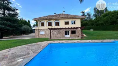 Chalet en alquiler en Calle del Valle de Lemos