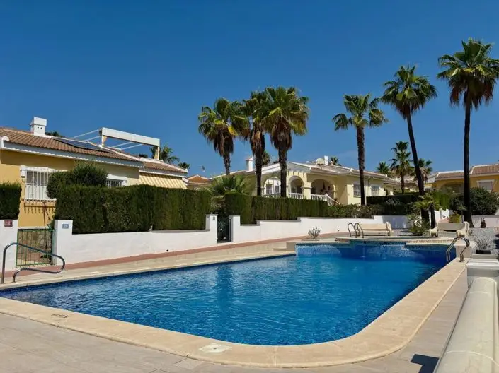 Casa 3 Dormitorios en Venta Ciudad Quesada