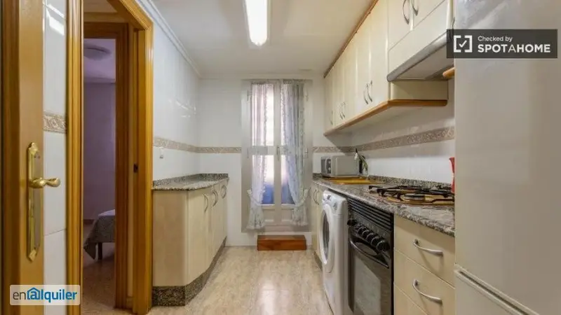 Apartamento 3 Dormitorios En Corts Valencia Profesionales Estudiantes