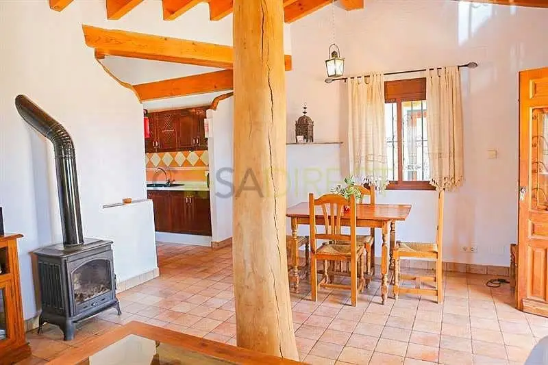 Casa Rural con Piscina y Vistas a la Montaña en Cútar