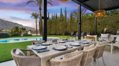 Villa de Lujo en Nueva Andalucía 5 Dormitorios Piscina Jacuzzi