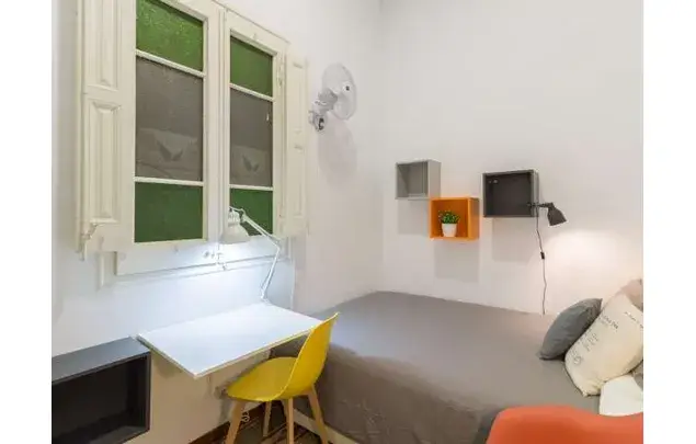 Apartamento 9 habitaciones en Gracia Barcelona cerca Parc Güell