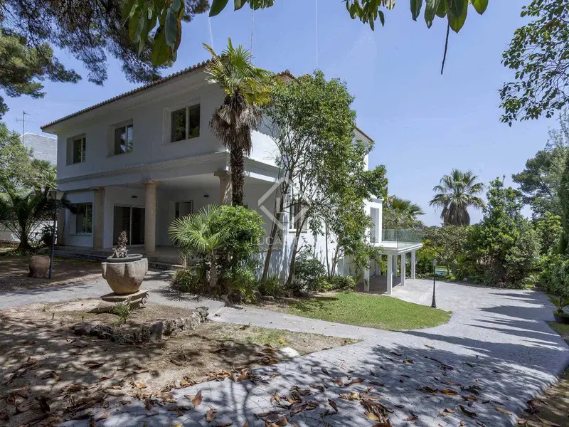 Chalet en Campolivar con Piscina y Jardin Grande