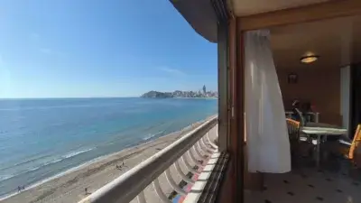 Apartamento en Playa Poniente con Vistas Panorámicas