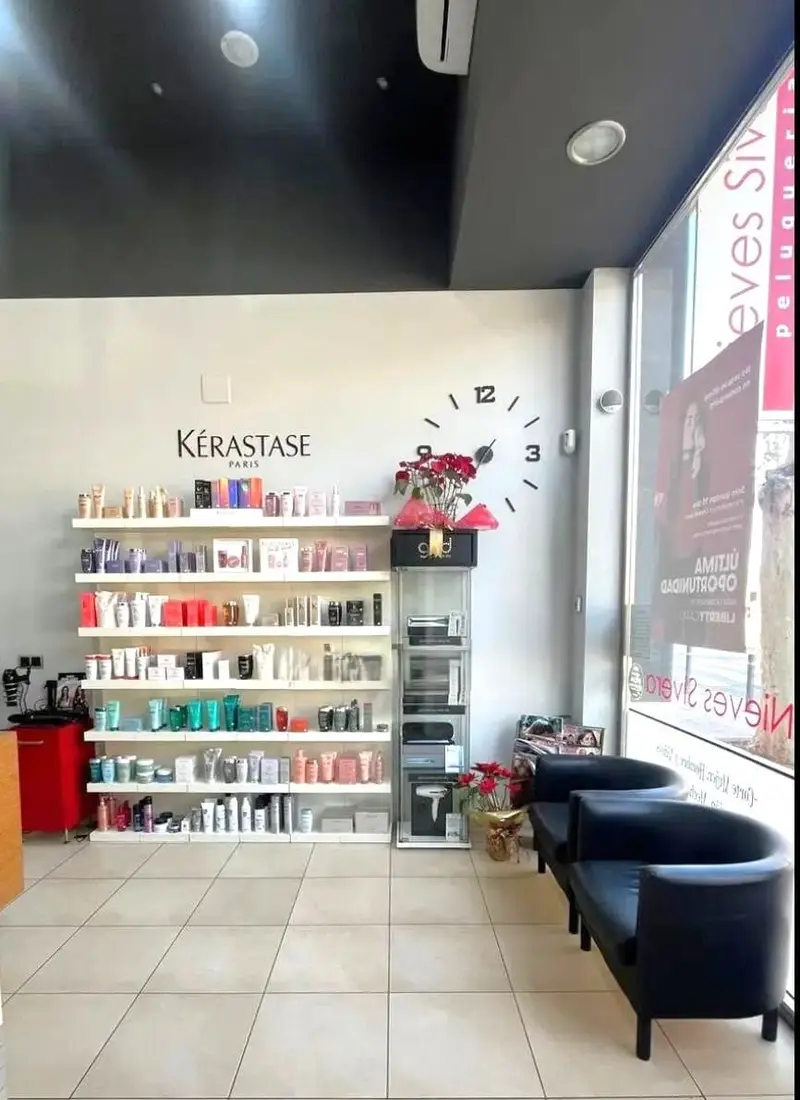 Traspaso Salón Peluquería Puerto Denia 70m2 Amueblado