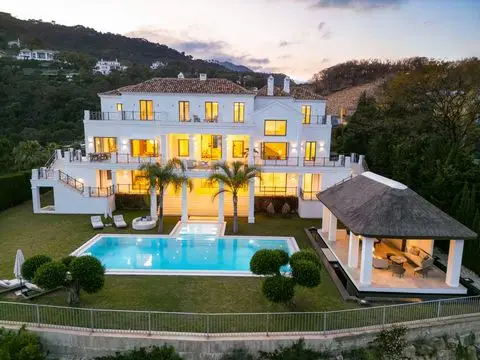 Casa-Villa de 5 Dormitorios en venta Benahavis, España