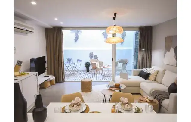 Estudio 53m2 Barcelona Eixample - Amueblado con Aire Acondicionado y Balcón