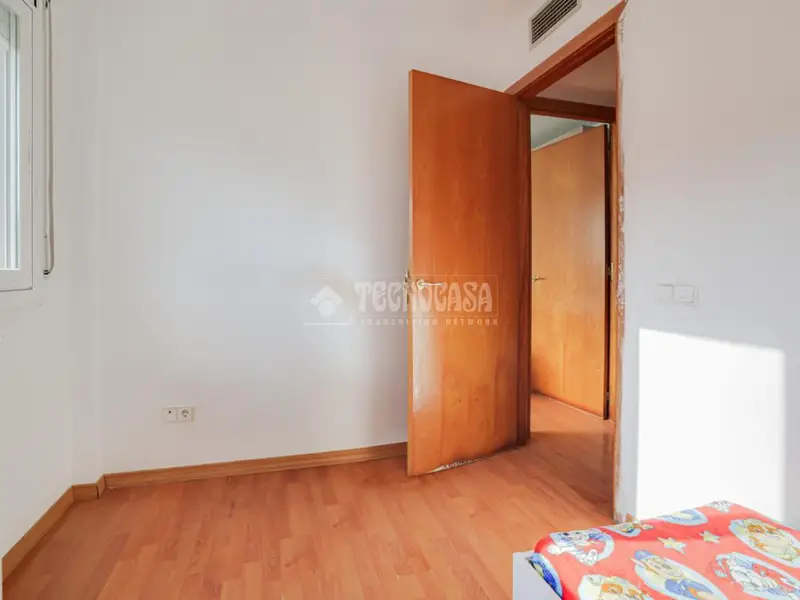 Piso en Venta en Zona Tranquila con Parking Incluido