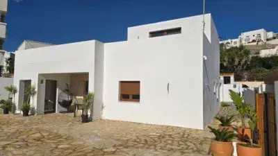 Chalet en Mojacar a 100m de la Playa Reformado con Piscina y Jardin