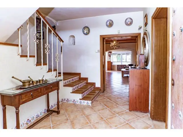 Casa Chalet en Venta en Almería 8 habitaciones 4 baños