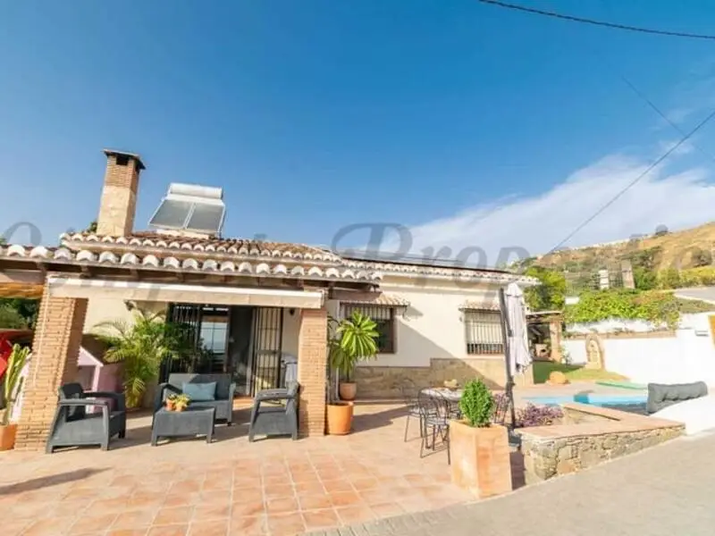 Casa de Campo en Torrox Costa con Vistas al Mar y Piscina Privada