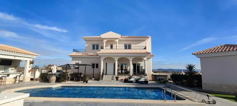 Villa en venta Pinoso 4 dormitorios 5 baños piscina privada
