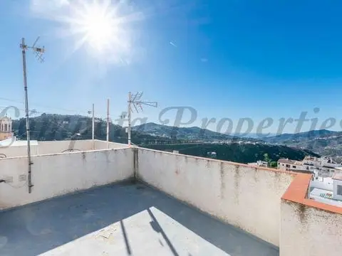 Casa-Villa de 3 Dormitorios en venta Competa, España
