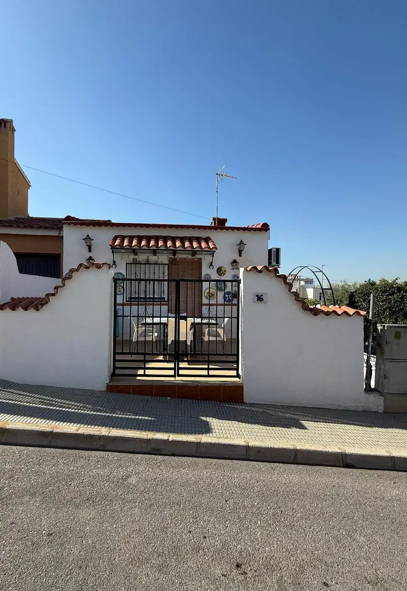 Venta Solar con jardin en Benijofar