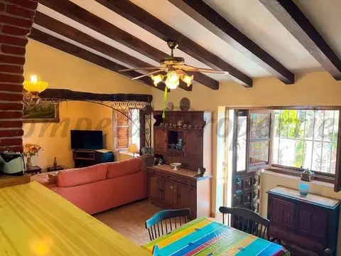 Casa Rural con Encanto: 3 Dormitorios, Piscina y Vistas Panorámicas