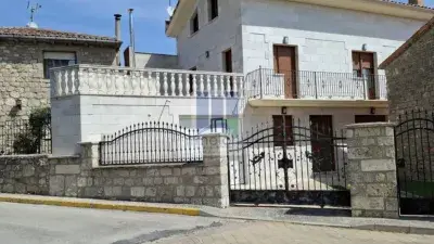 Casa en venta en Quintanillas: Elegancia y funcionalidad a 15 km de la capital