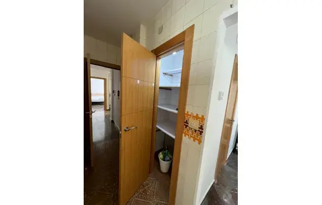 Rent 6 bedroom apartment in Granada
