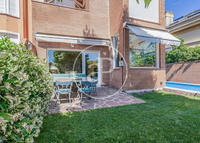 Chalet Pareado en Arturo Soria con Jardin y Piscina
