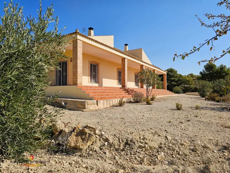 Villa en Fortuna con Vistas Panorámicas y Extras