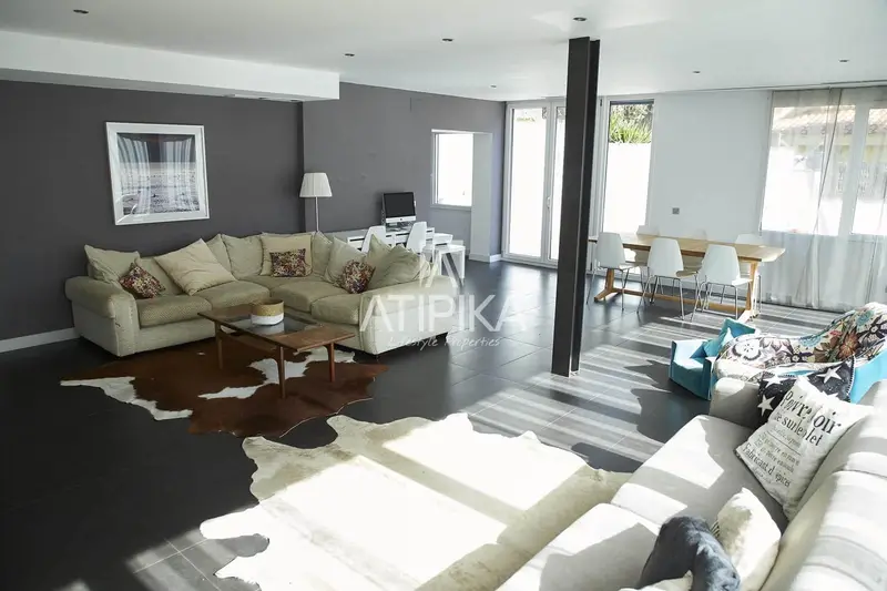 Chalet en Castelldefels con Piscina y Jardin 6 Dormitorios