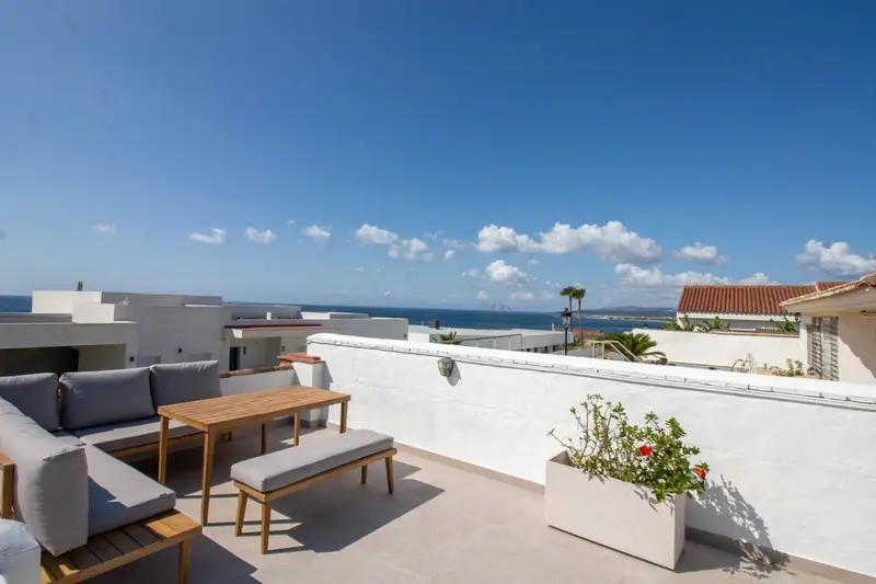 Casa-Villa de 4 Dormitorios alquiler Punta-Chullera, España