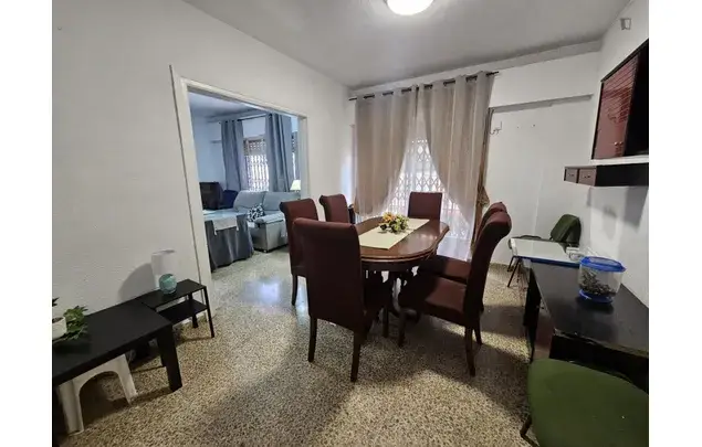 Rent 4 bedroom apartment in Granada