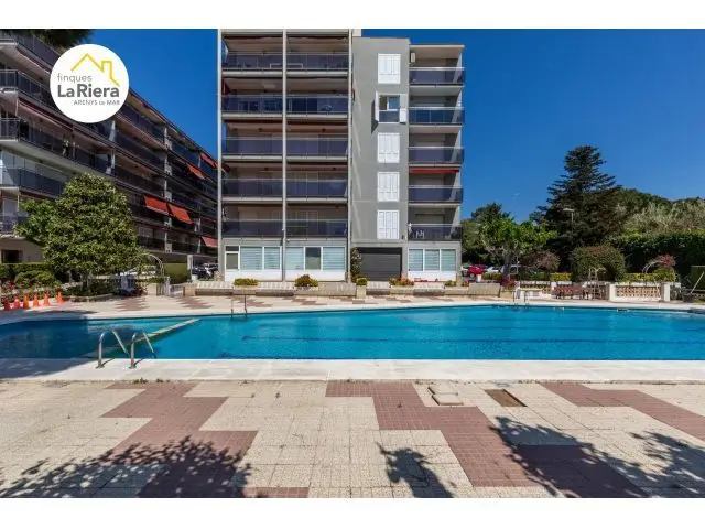 Piso Alto en Arenys de Mar con Terraza y Garaje