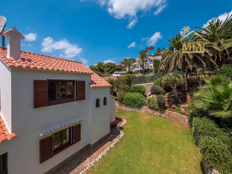 Chalet en Son Bou con Vistas al Mar y Piscina Privada