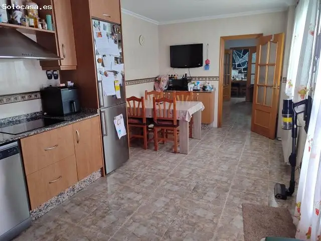 Casa Unifamiliar con Garaje y Patio en Almansa