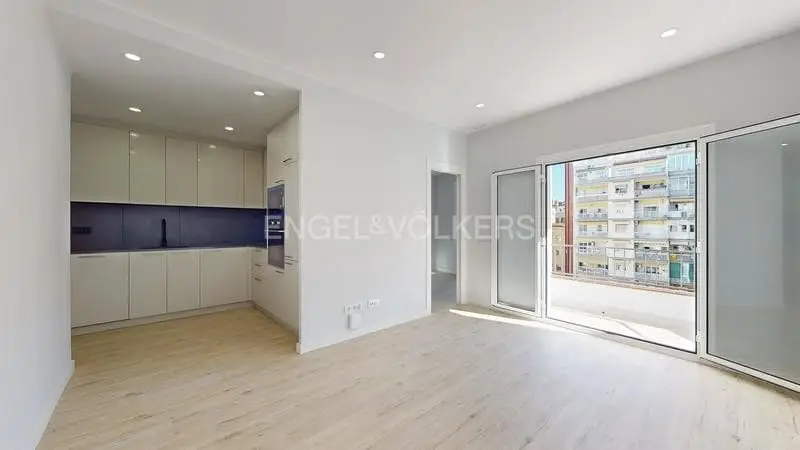 Apartamento en venta en Sants Barcelona cerca del Camp Nou