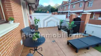 Chalet Adosado en Cotolino con Garaje y Terrazas