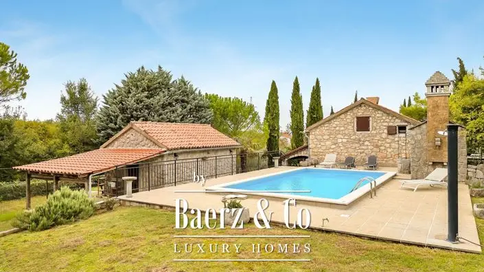 Casa de Piedra con Piscina en Krk - 2 Dormitorios - Cerca del Mar