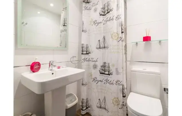 Habitacion Doble Amueblada con Balcon en Barcelona