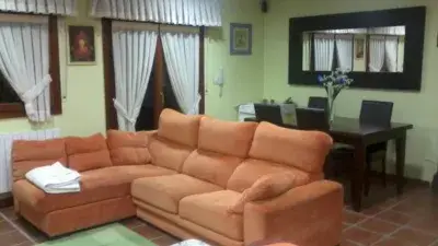 Chalet Adosado en Antso Estegiz con Jardin y Garaje