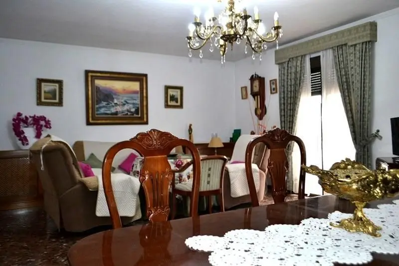 Venta Piso con Terraza en Montefrío - 116m2 - 3 Dormitorios
