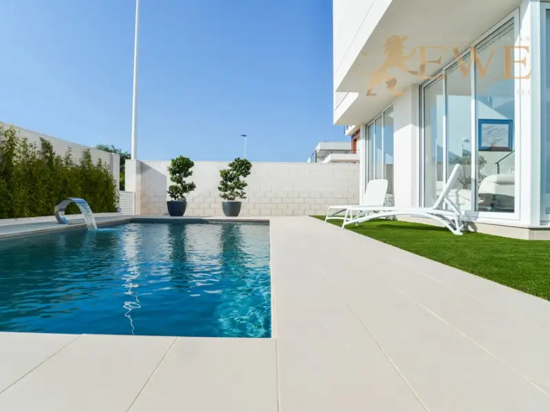 Venta Chalet con Piscina Gran Alacant 4 Dormitorios