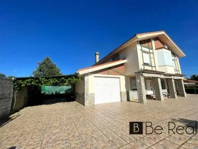 Chalet en Las Arenas Malpartida de Caceres 326m2