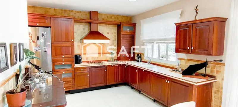 Chalet de Lujo con Piscina y Pista de Tenis en Murcia