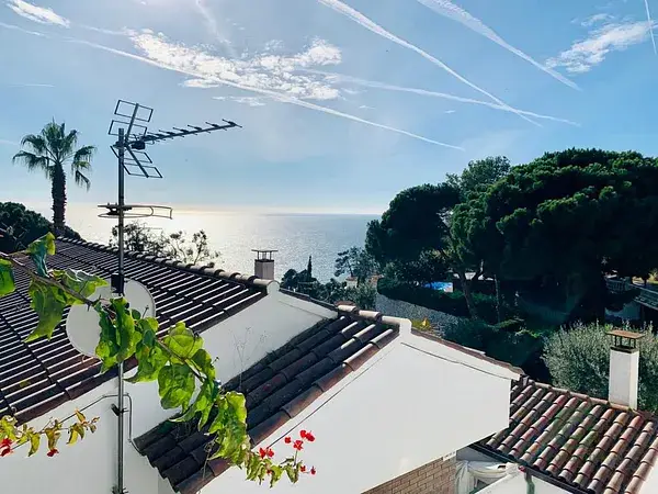 Casa en Cala Canyelles con Vistas al Mar