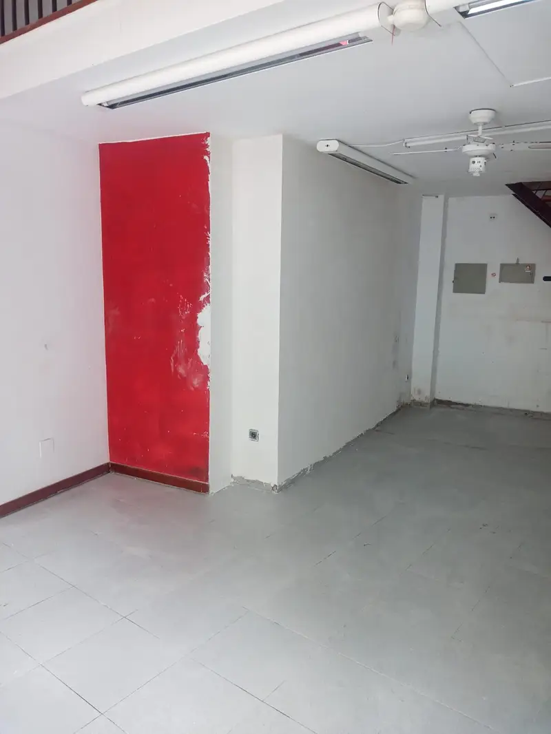 Venta Local Comercial Luminoso Rambla Olesa Montserrat