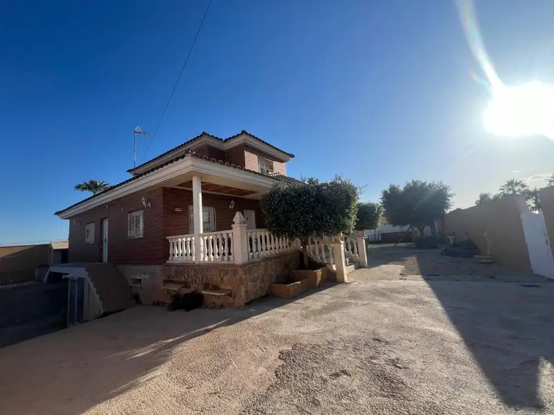 Chalet en Villamontes con 860m2 de Terreno y Terrazas