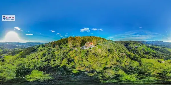 Caserío Histórico en Astigarraga con 4 Hectáreas y Licencias Turísticas