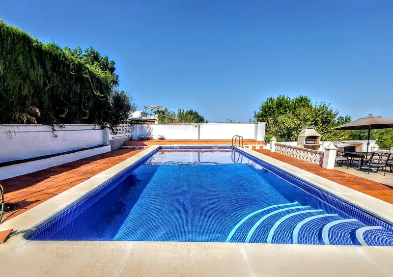 Villa de 4 Dormitorios con Piscina Privada en Vilamarxant