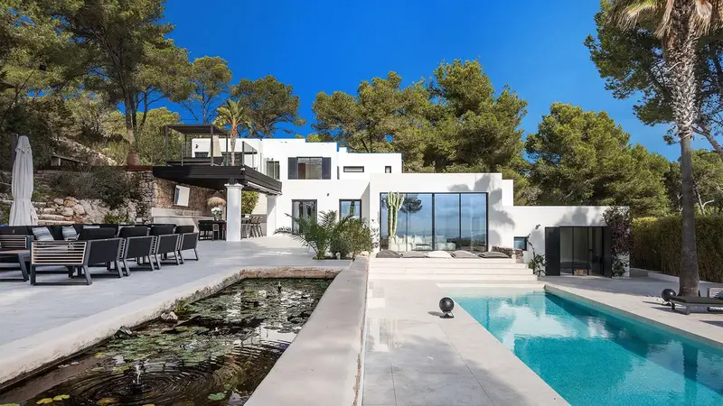 Villa de Lujo en Ibiza 5 Dormitorios Vistas al Mar Piscina Moderna