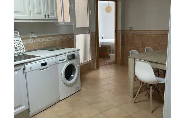 Rent a room of 90 m² in Málaga