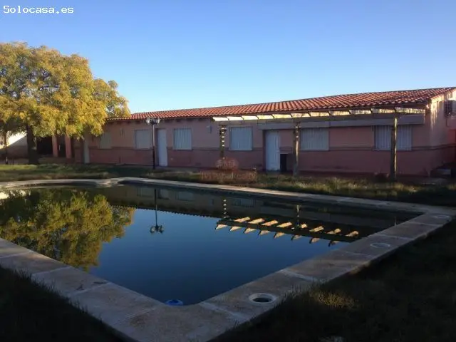 Parcela en Albacete con Piscina y 6 Habitaciones